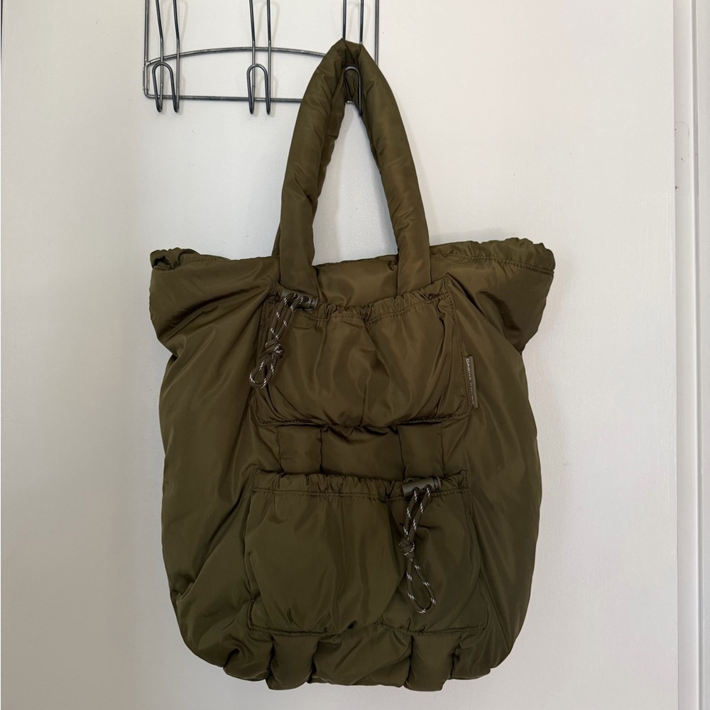 Dagne Dover Nylon Top Handle Tote Bag Green Travel Puff Carry On Luggage
Pockets